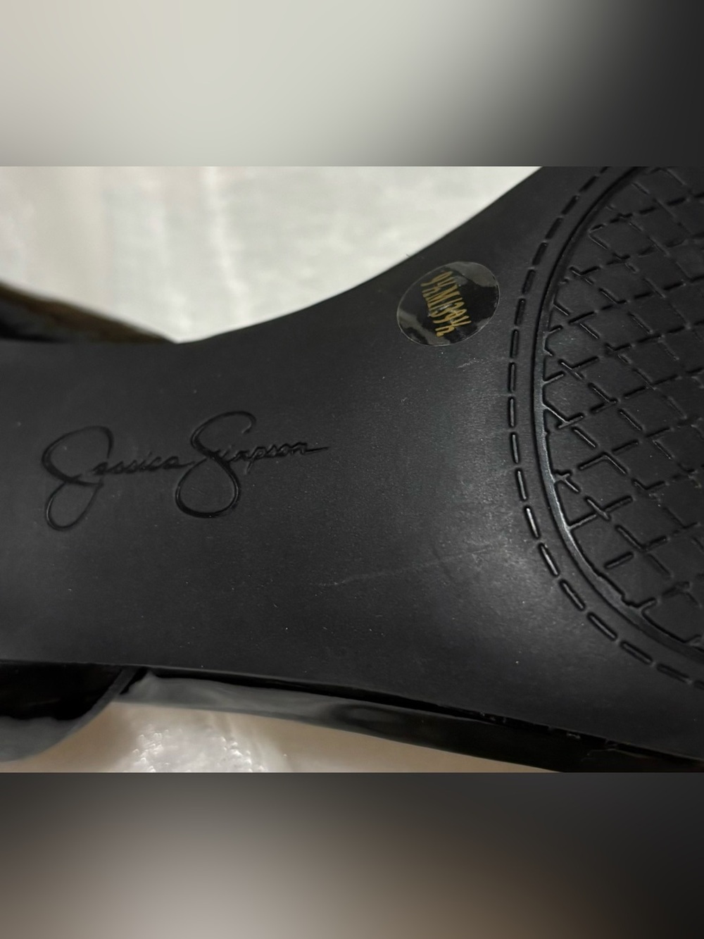 JESSICA SIMPSON black patent sandal 3-1/2”heel ankle strap with scalloped trim - Picture 11 of 12